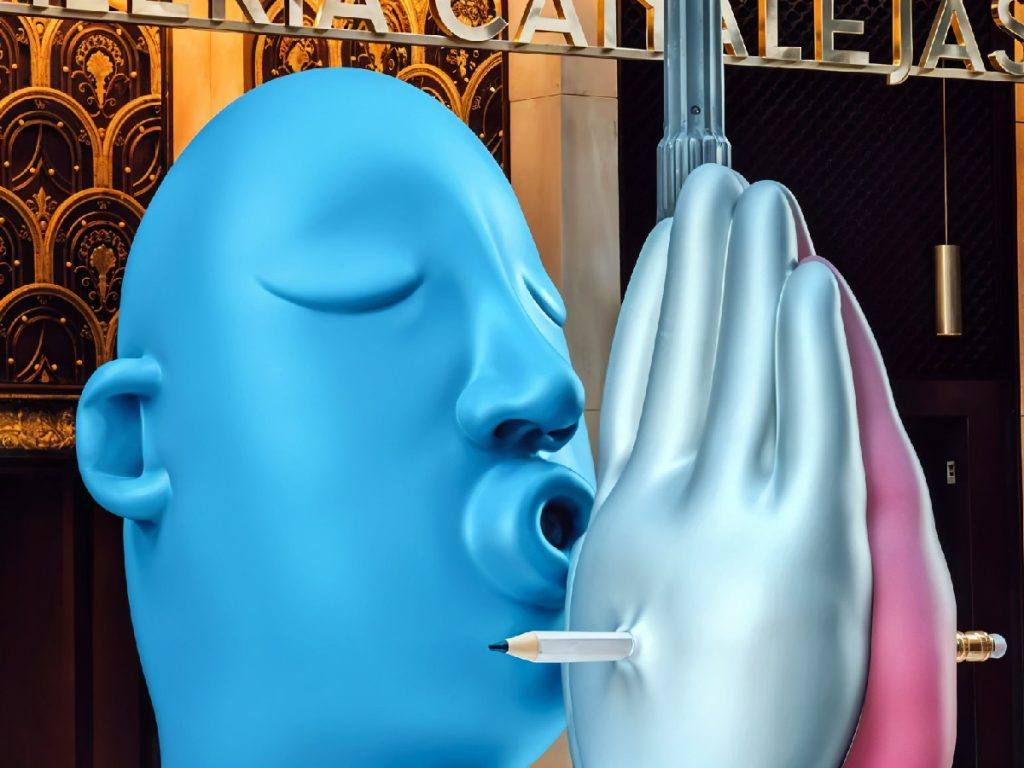 Blaues, plastisches Gesicht bläst einen Bleistift durch eine Hand, Illustration zu KI und Kreativität